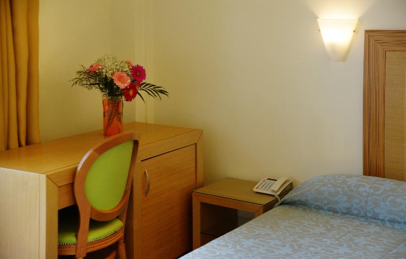 Номер Стандарт Трехместный, Itanos