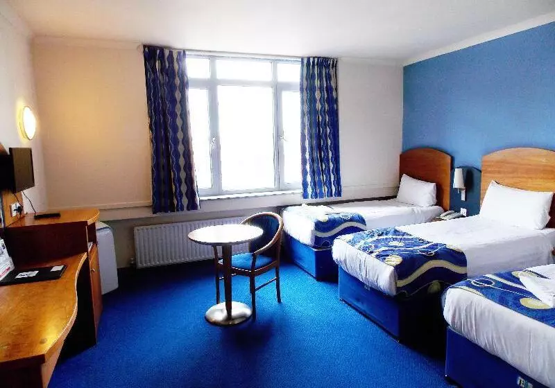 Standard Kolmen Hengen Huone, London Wembley International