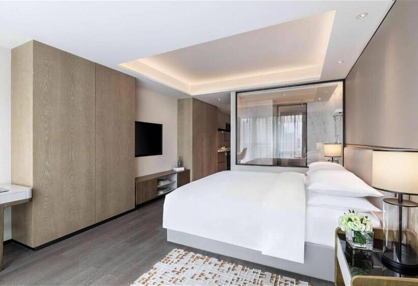 استودیوی استاندارد, Marriott Executive Apartments Chongqing
