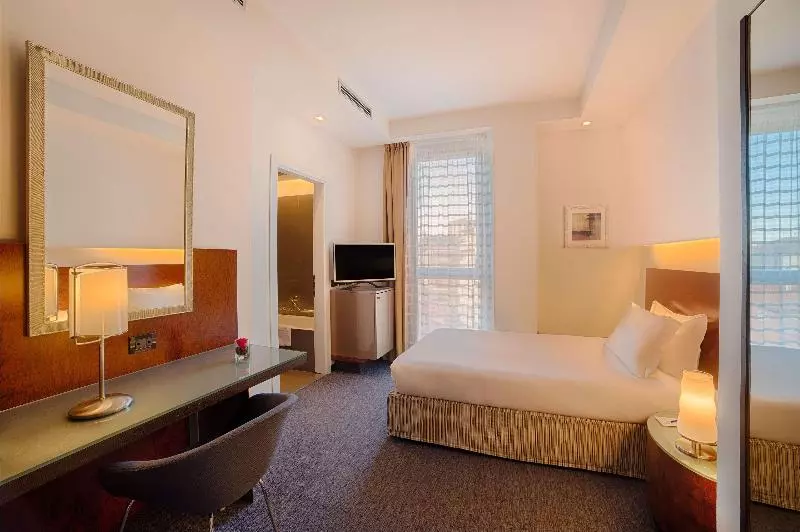 اتاق استاندارد یک نفره, NH Bergamo
