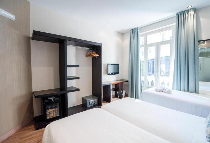 스탠다드 트리플 룸, Petit Palace Ruzafa