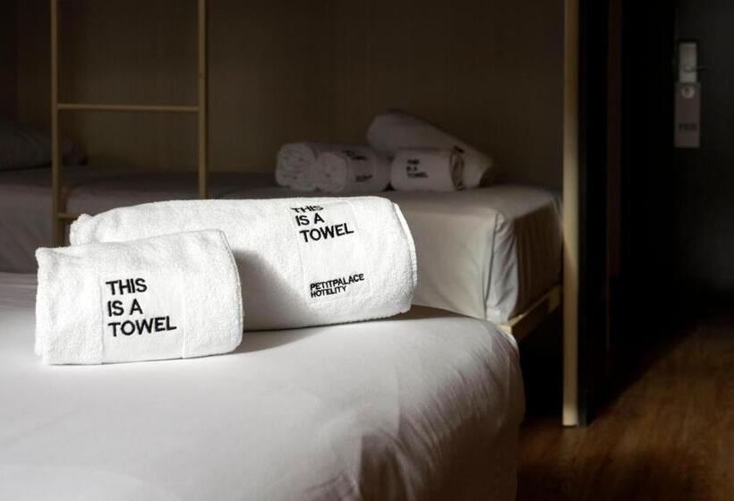 스탠다드 5인객실, Petit Palace Ruzafa