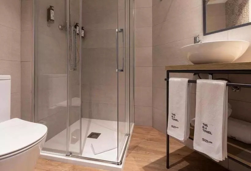 اتاق پنج‌تخته استاندارد, Petit Palace Ruzafa