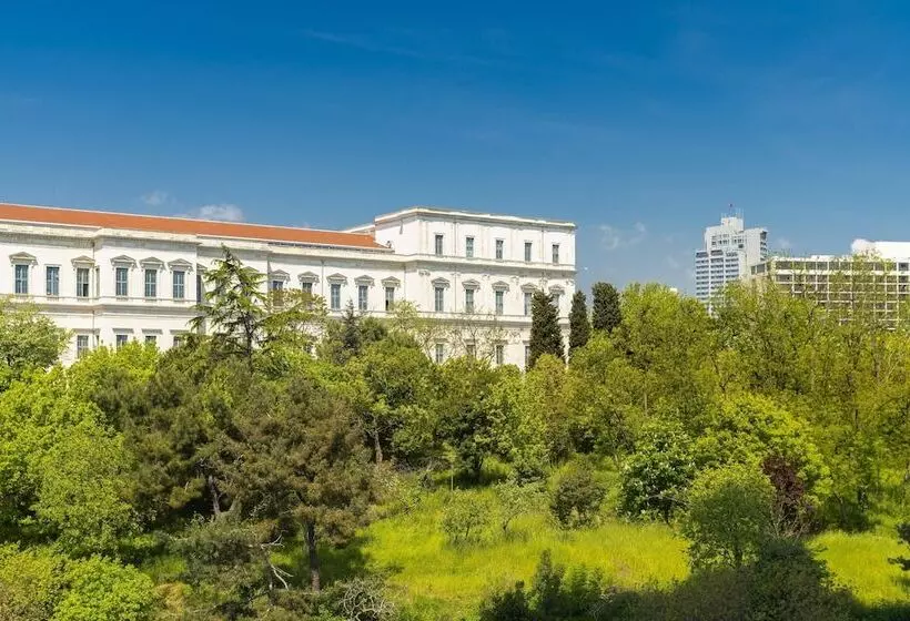 公園の見えるダブルベッドスタンダードルーム, The Ritz Carlton, Istanbul At The Bosphorus