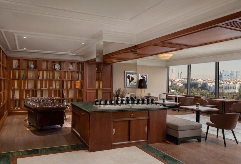 اتاق کلاب, The Ritz Carlton, Istanbul At The Bosphorus