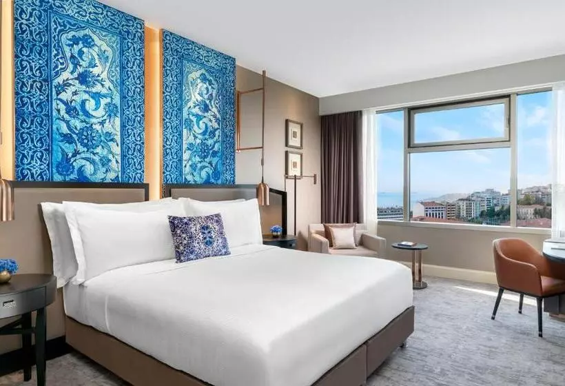 キングサイズベッドのスタンダードルーム, The Ritz Carlton, Istanbul At The Bosphorus