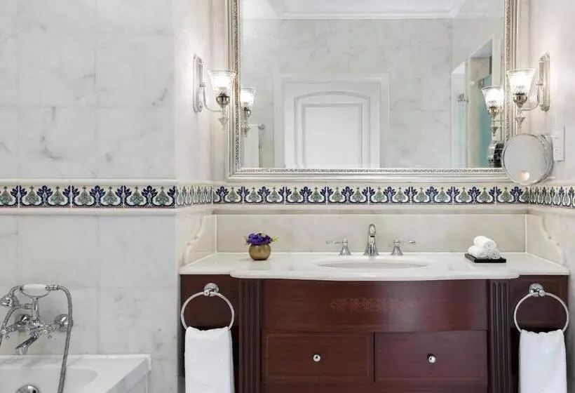 クラブルーム ビュー, The Ritz Carlton, Istanbul At The Bosphorus