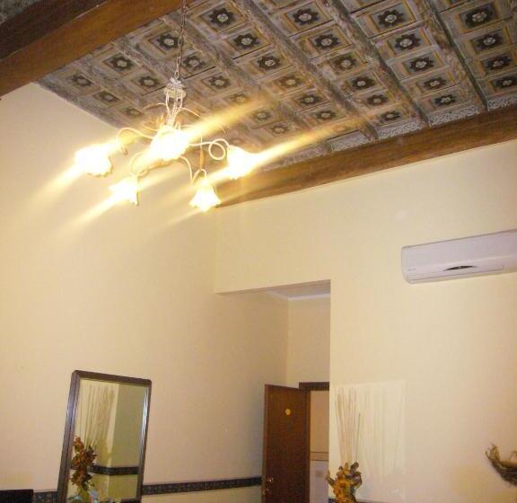 اتاق استاندارد چهار تخته, Villa Altieri
