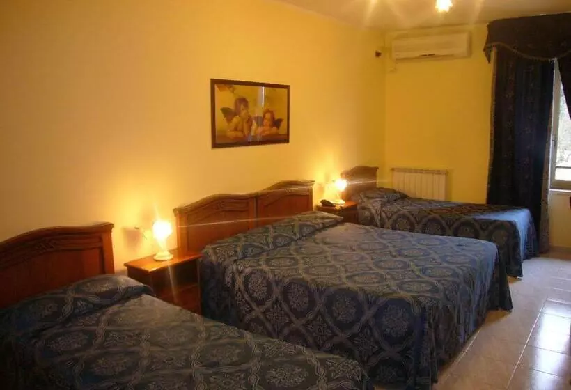 Standard Neljän Hengen Huone, Villa Altieri