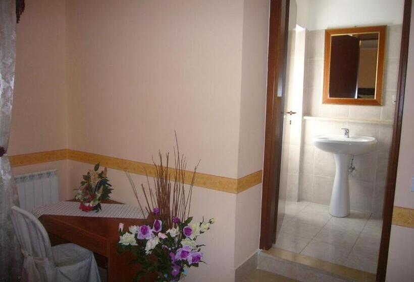 اتاق استاندارد یک نفره, Villa Altieri