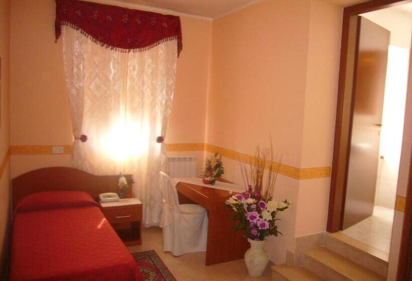 Quarto Estandar Individual, Villa Altieri