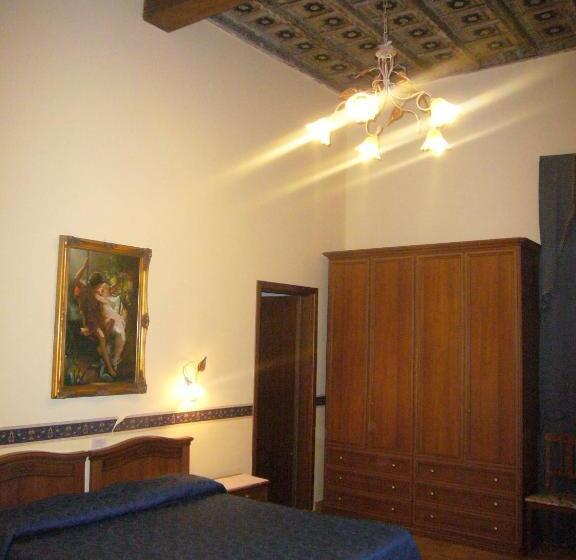 اتاق راحتی سه تخته, Villa Altieri