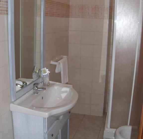 اتاق راحتی سه تخته, Villa Altieri