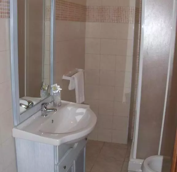 Comfort Kolmen Hengen Huone, Villa Altieri