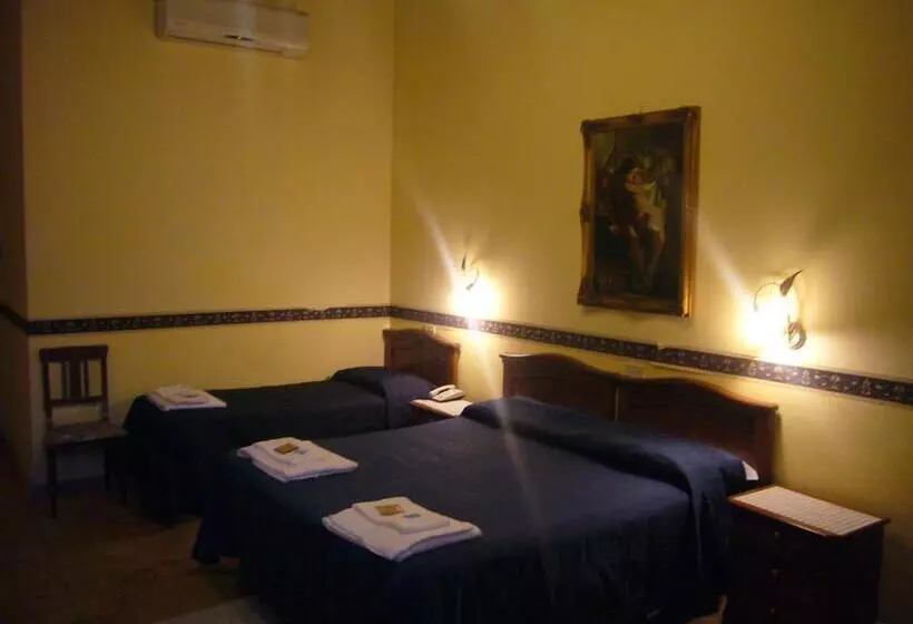 Comfort Kolmen Hengen Huone, Villa Altieri