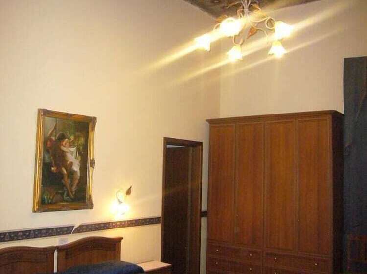 اتاق استاندارد چهار تخته, Villa Altieri