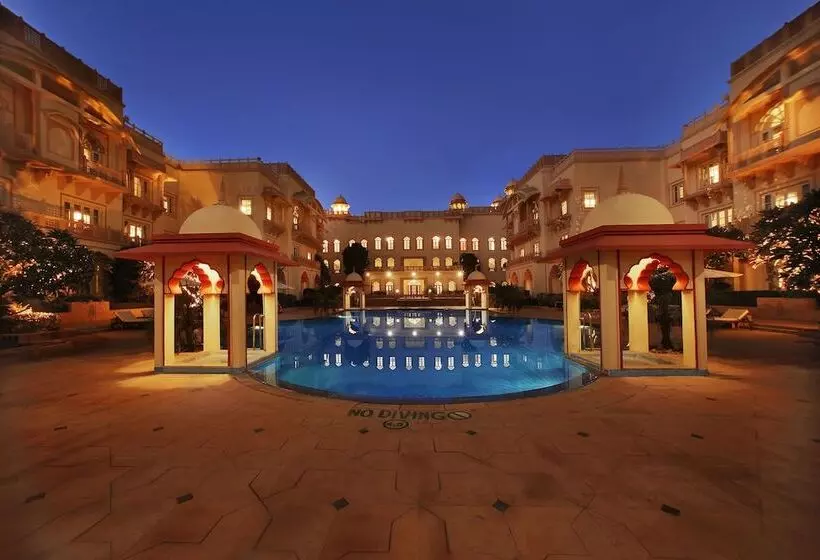 プールの見えるデラックスルーム, Taj Hari Mahal Jodhpur