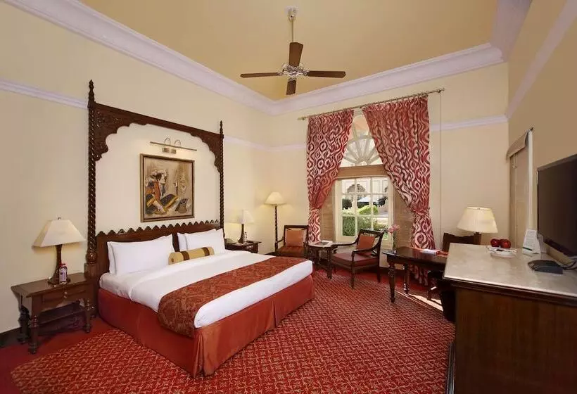 プールの見えるデラックスルーム, Taj Hari Mahal Jodhpur