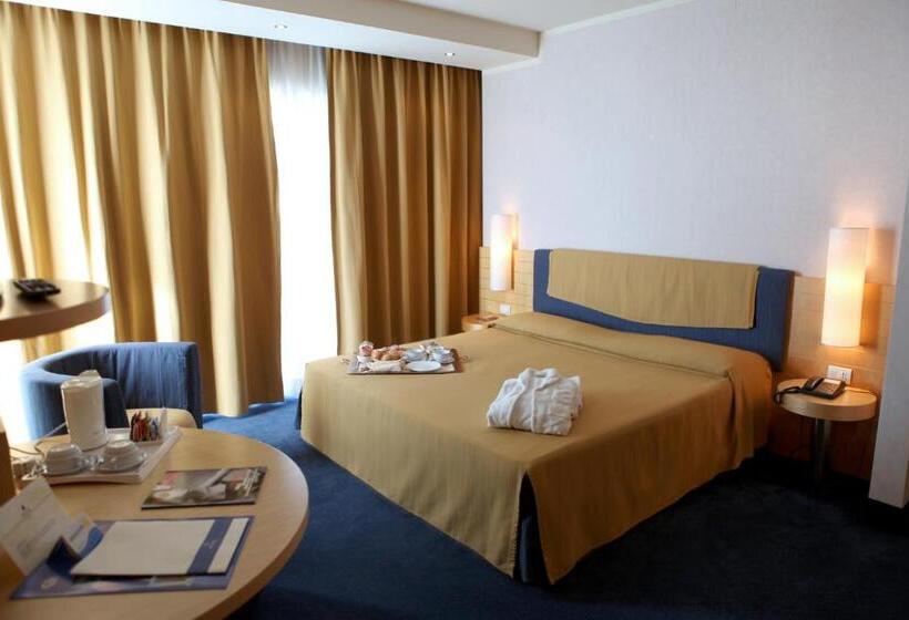 발코니가 있는 바다 전망 수피리어 룸, Nicotel Bisceglie