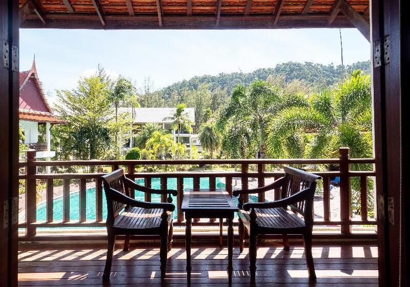 Люкс Вид на Бассейн, Royal Lanta Resort & Spa