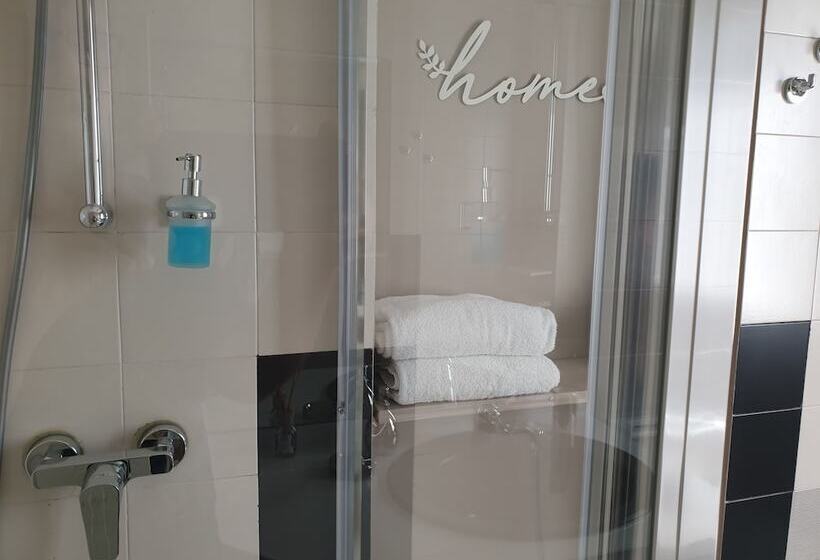 غرفة قياسية ثلاثية, B&b Villa Al Parco