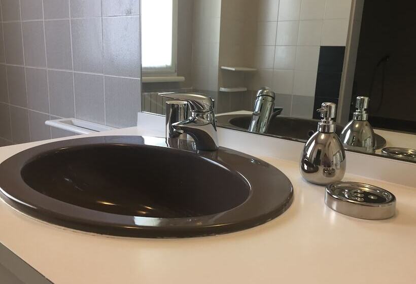 غرفة قياسية ثلاثية, B&b Villa Al Parco