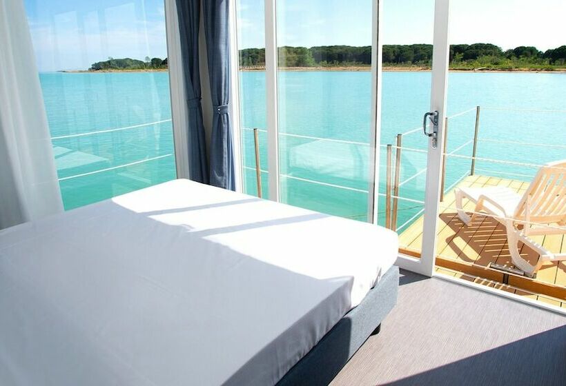 스탠다드 방갈로, Floating Resort