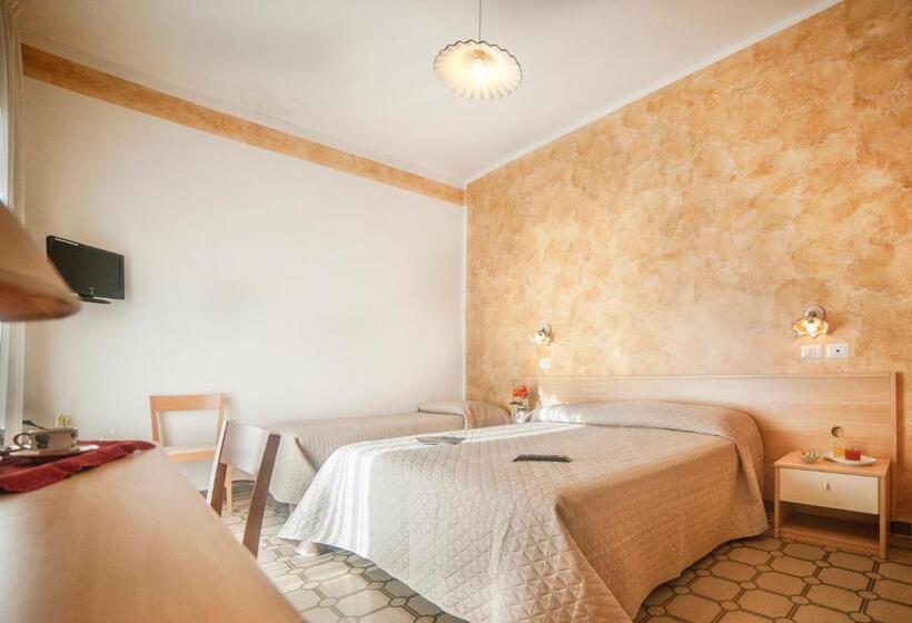 Triple Room Sea View, Royal