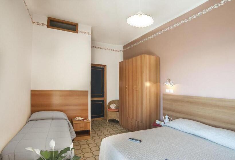 Triple Room Sea View, Royal