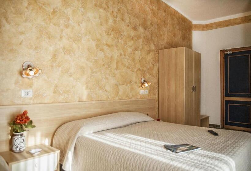 Triple Room Sea View, Royal