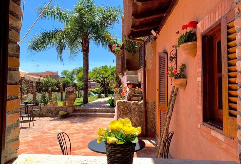 اتاق استاندارد چهارنفره با چشم‌انداز باغ, B&b Villa Vittoria