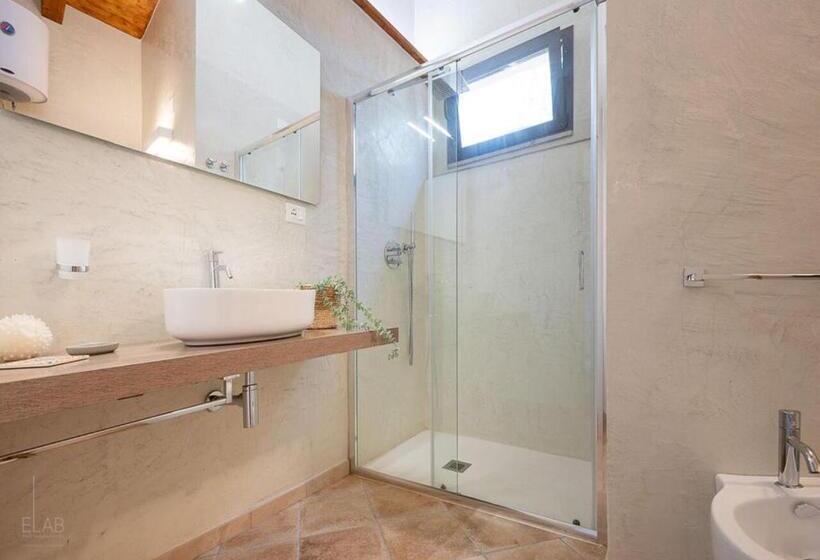 استودیوی سوپریور, B&b Villa Vittoria