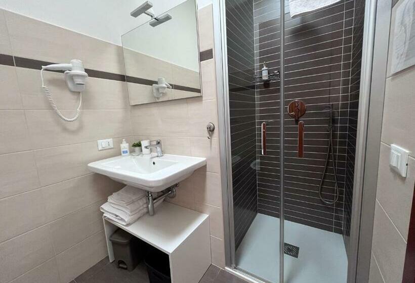 חדר דלוקס, Innsud