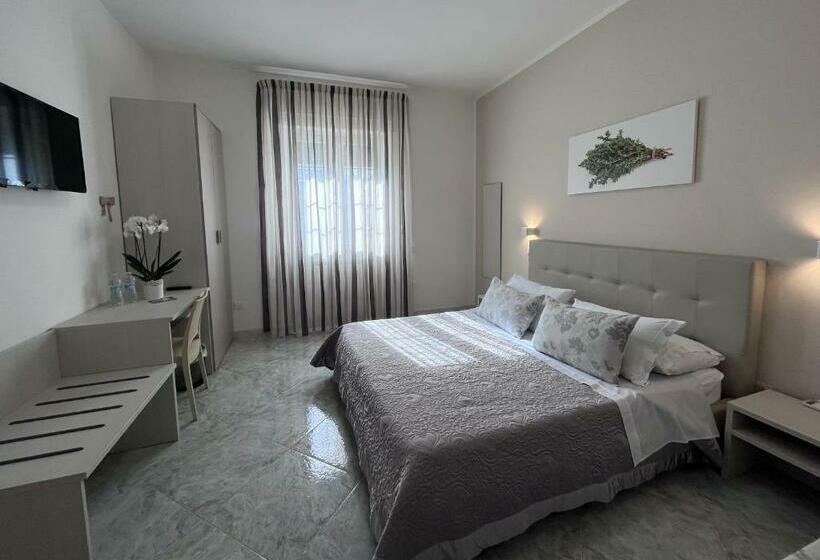 חדר דלוקס, Innsud