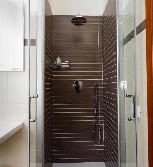 חדר דלוקס, Innsud