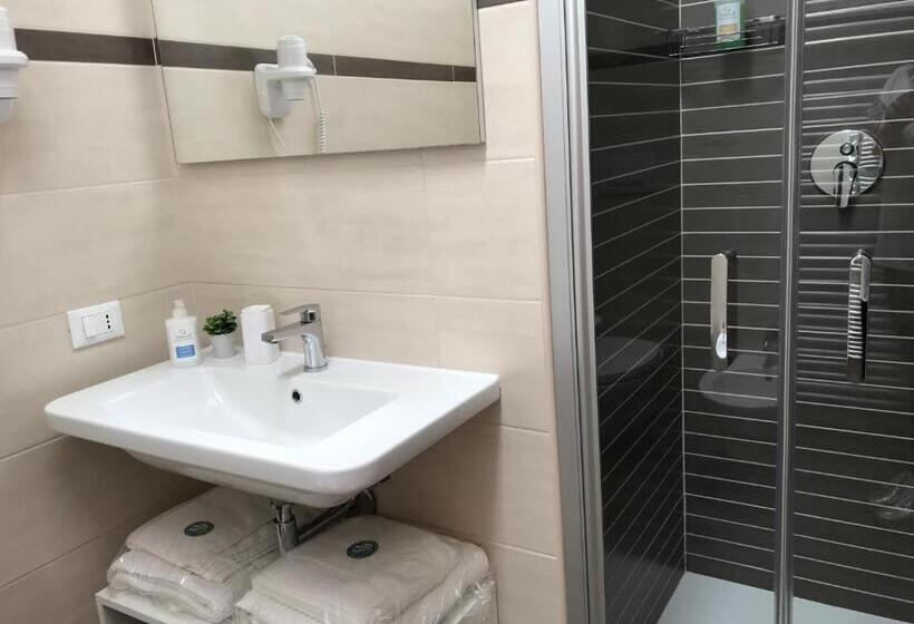 חדר דלוקס, Innsud