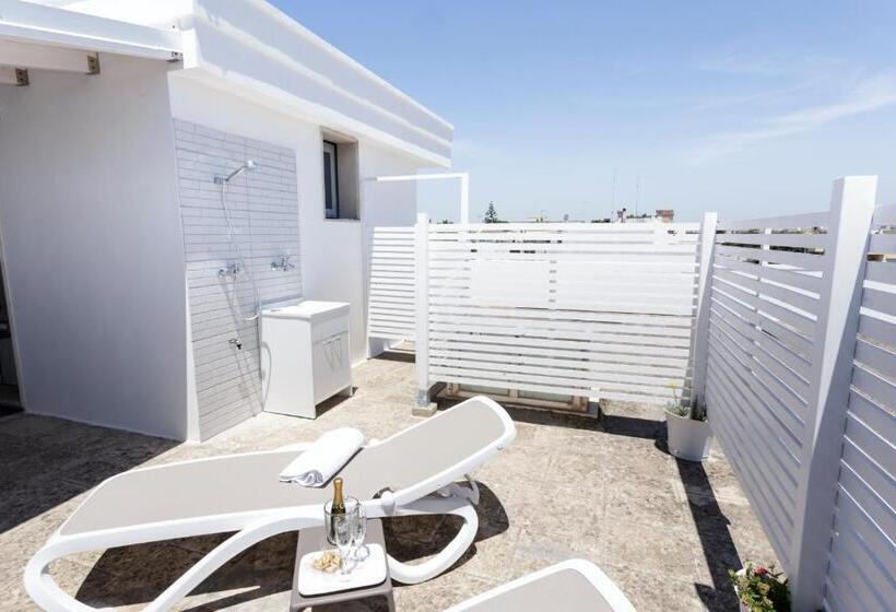 סוויטה עם טרסה, Innsud