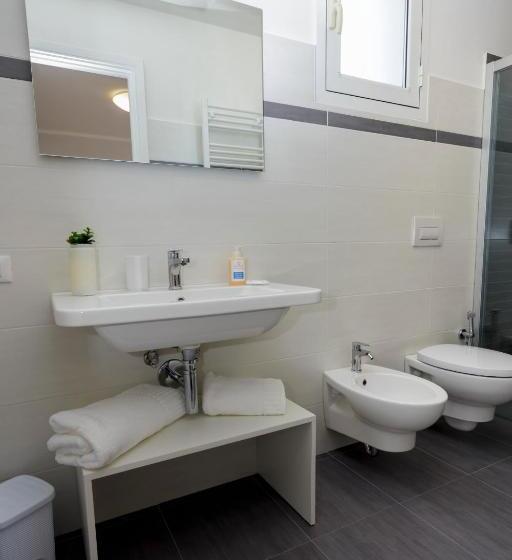 סוויטה עם טרסה, Innsud