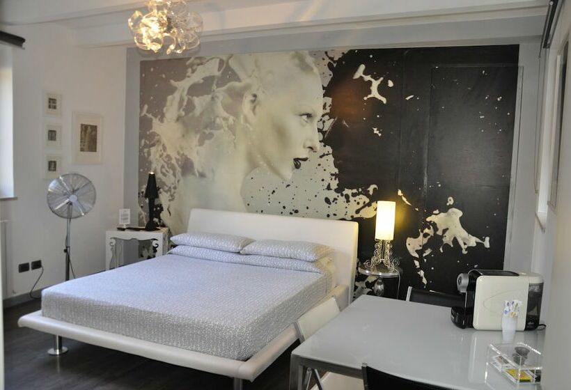 غرفة قياسية ثلاثية, B&b Albornoz