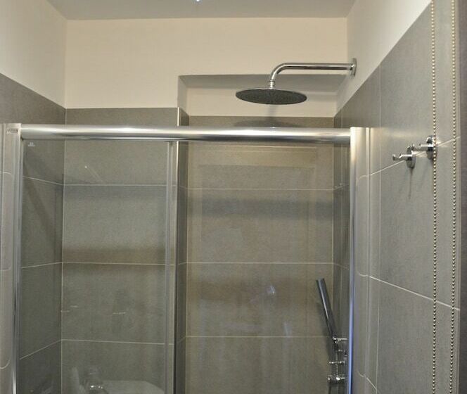 غرفة قياسية ثلاثية, B&b Albornoz