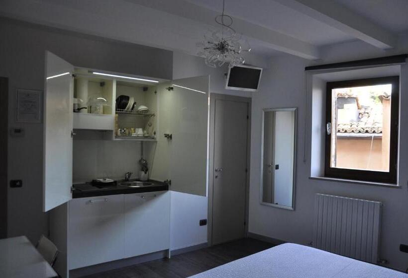 غرفة قياسية ثلاثية, B&b Albornoz