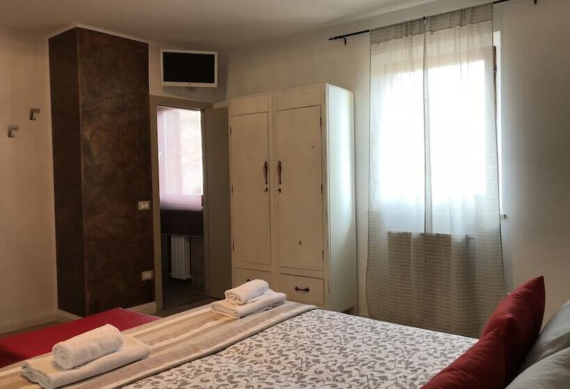 اتاق لوکس چهار تخته, B&b Albornoz
