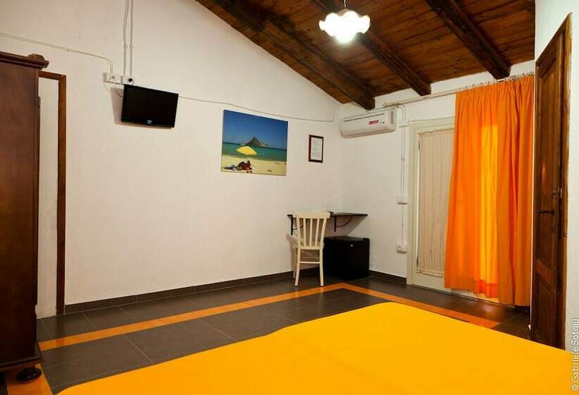 اتاق اکونومی, The Old Farm Asfodeli  Adults Only