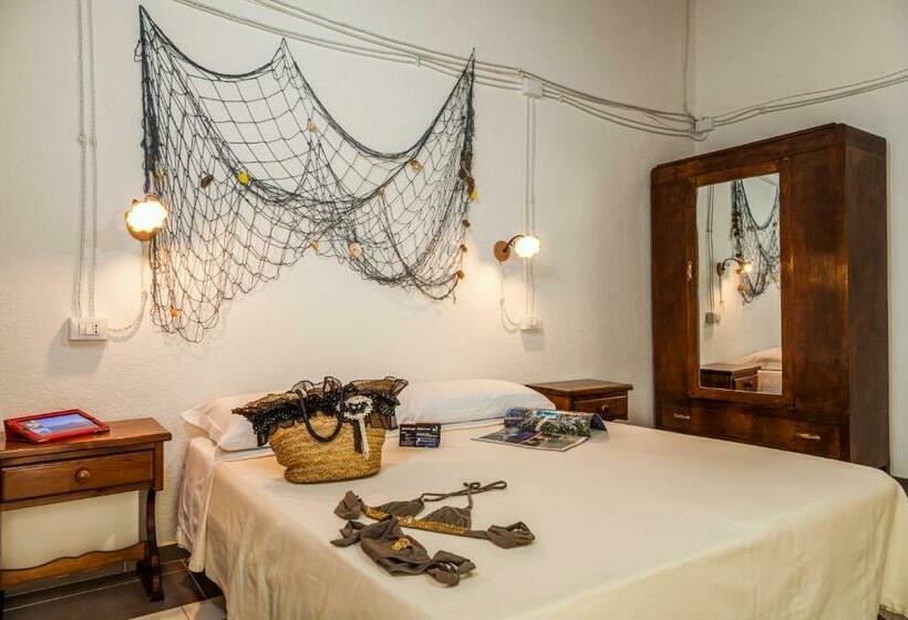 اتاق اکونومی, The Old Farm Asfodeli  Adults Only