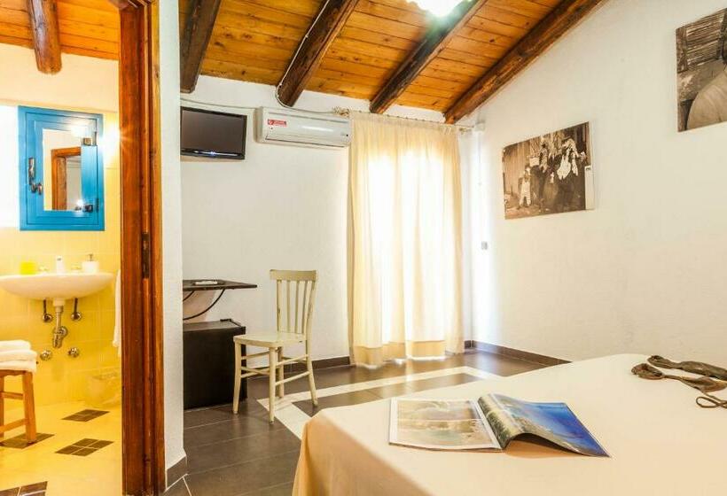 اتاق اکونومی, The Old Farm Asfodeli  Adults Only