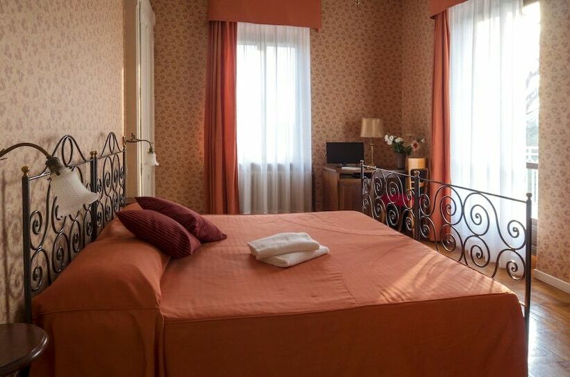 غرفة كومفورت, Villa Cornarea