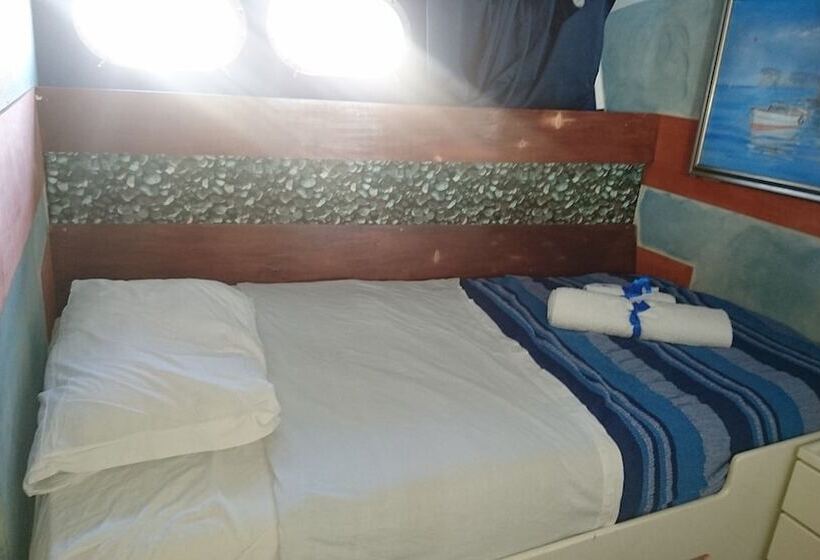 کابین, Boat&breakfast Stella Marina