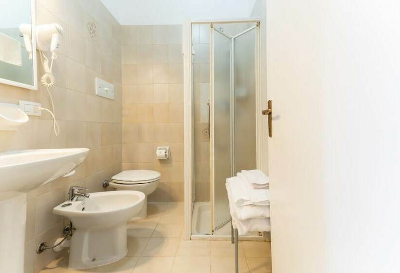 スタンダードルーム, Benaco Mavras