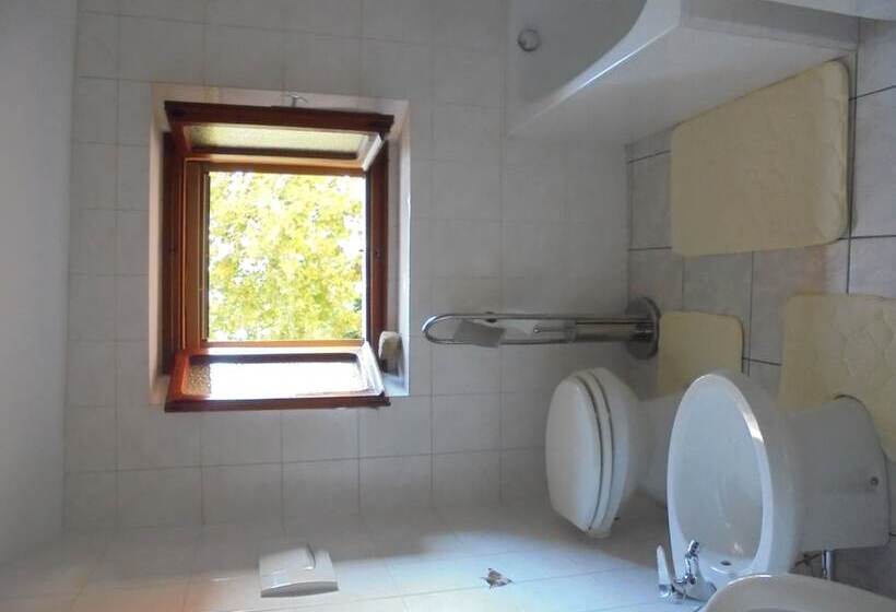 バス共有のスタンダードルーム, La Calla