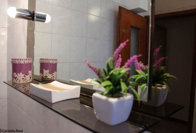 バス共有のスタンダードルーム, La Calla